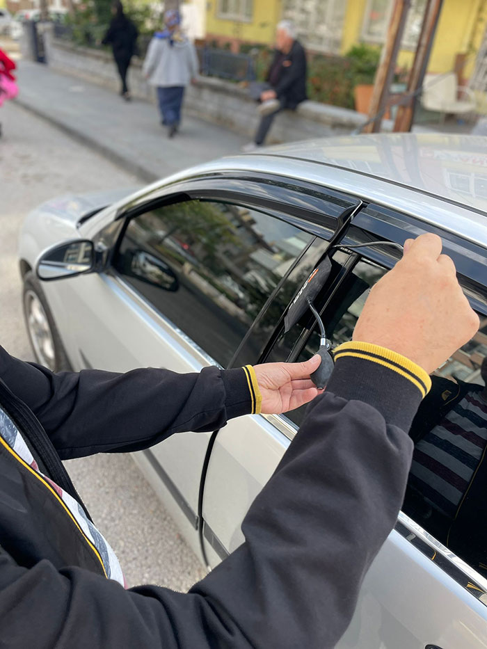 Çardak Oto Kilitçisi